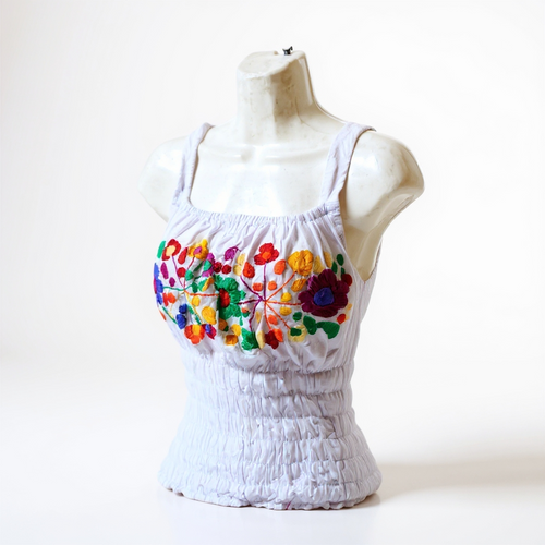 Blusa artesanal blanca bordada a mano para mujer | Hecha en Chiapas – NAWI