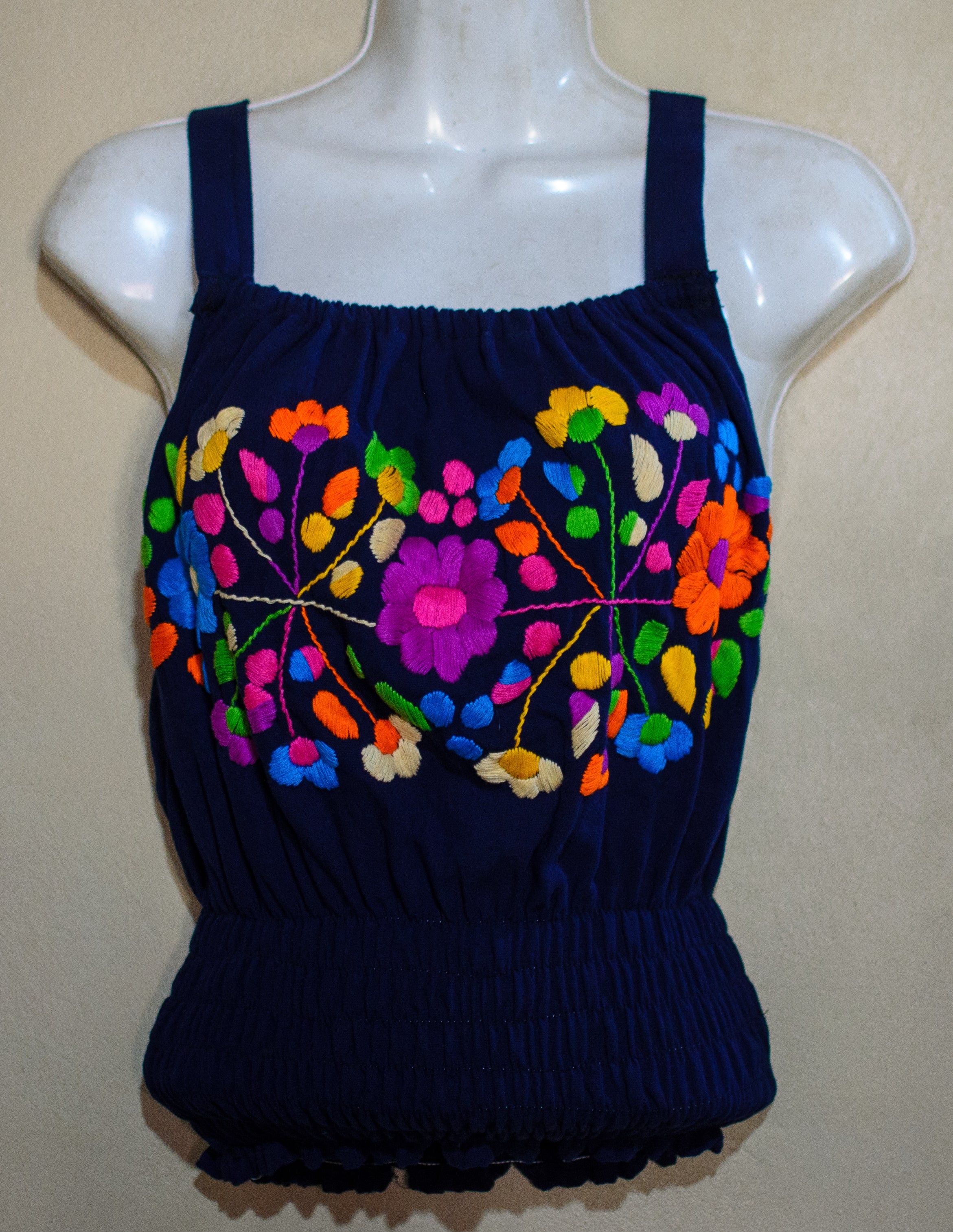 Blusa artesanal blanca bordada a mano para mujer | Hecha en Chiapas – NAWI