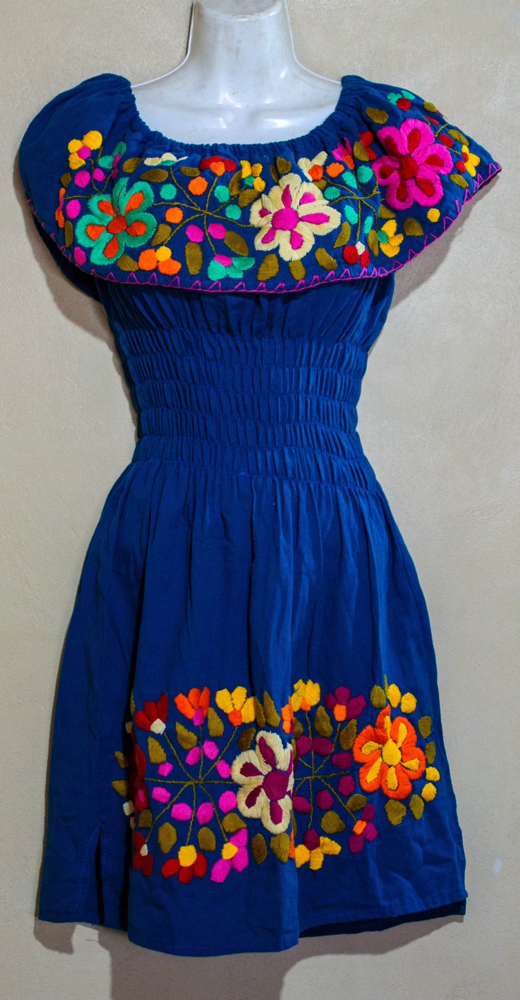 Vestido corto artesanal de manta bordado a mano para mujer | Azul – NAWI