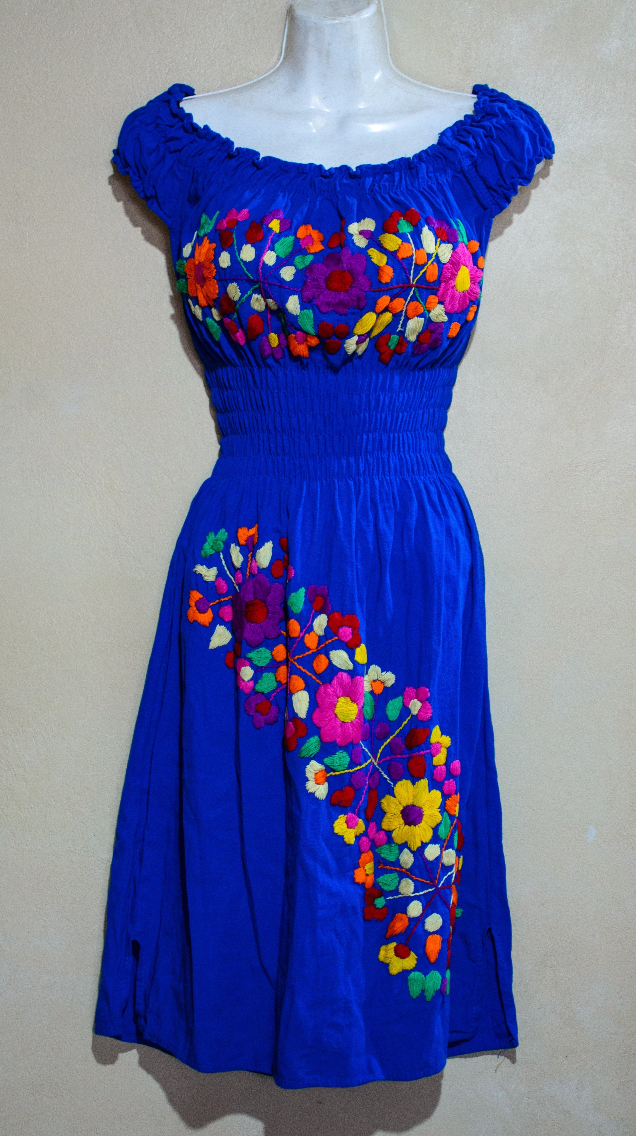vestido tirante, artesanal de manta bordada a Mano | Vino y Azul - NAWI